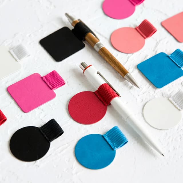 Sáng Tạo Moleskine Xách Tay Phụ Kiện Tự Dán Da Bút Kẹp Dây Cao Su Này Bút Bút Nhẫn Bút Vòng